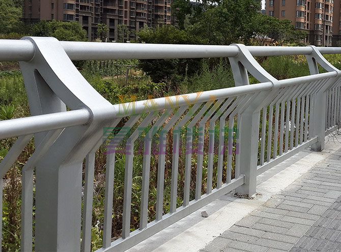 不鏽鋼雙（shuāng）扶（fú）手橋梁欄杆 MH-Q12