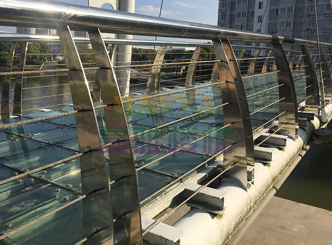 不鏽（xiù）鋼（gāng）鋼索橋梁護欄 MH-Q01