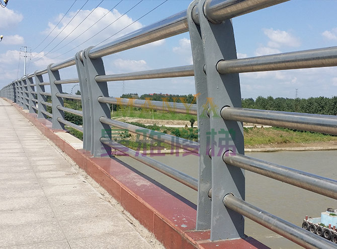 常規雙（shuāng）片橋梁護欄 MH-Q13