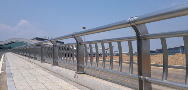 镀锌不锈钢护栏辨别真假